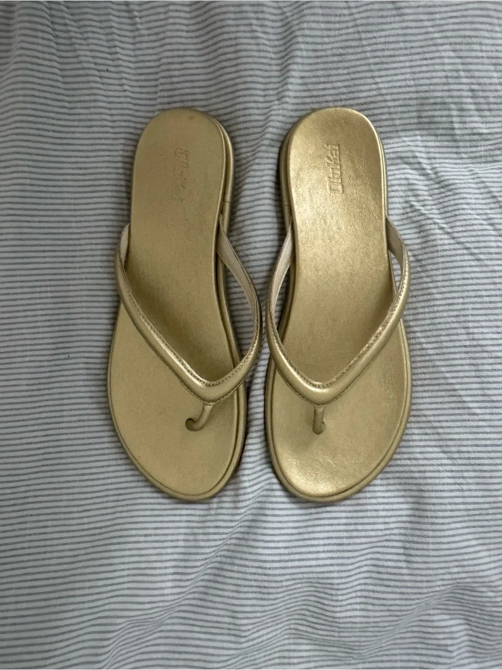 OluKai Tiare Metallic Gold Women's Thong Sandals